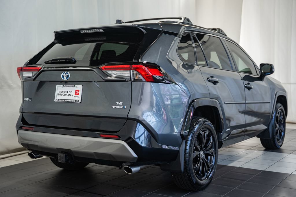 Used 2022 Toyota RAV4 SE w/ Convenience Package image 4