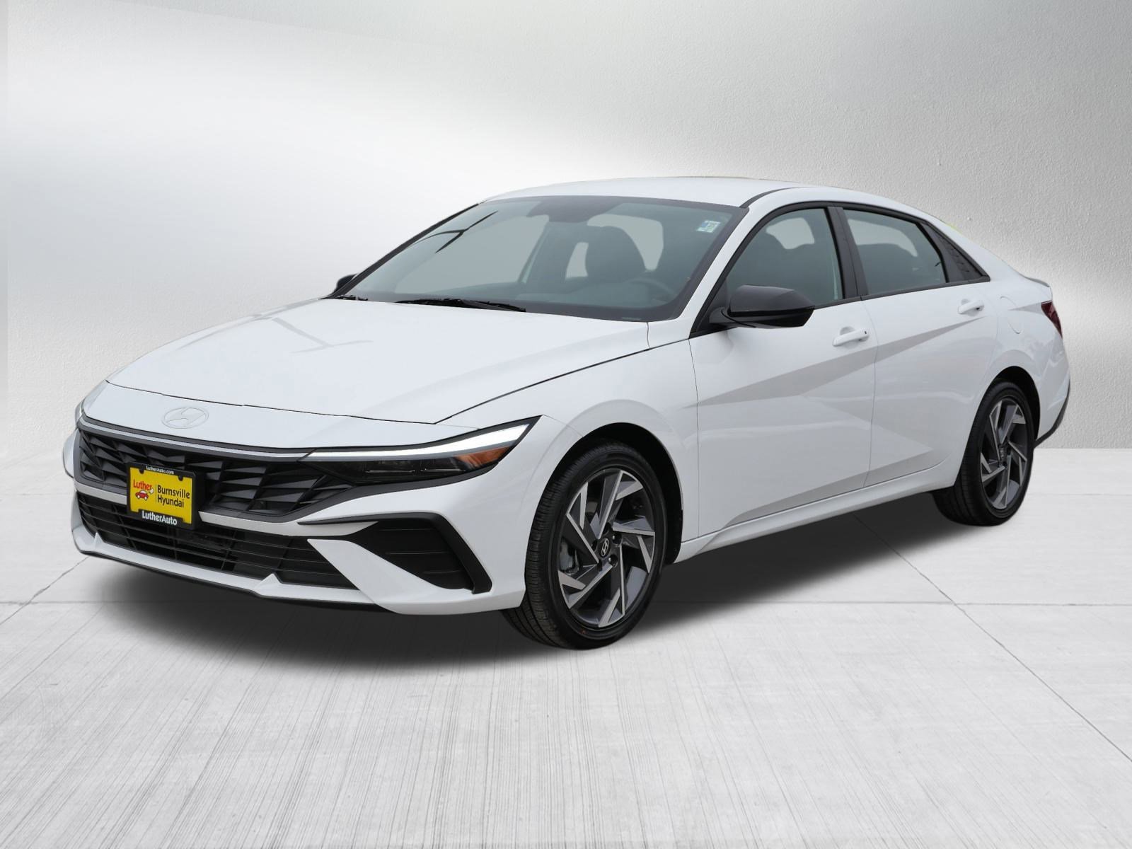 Used 2025 Hyundai Elantra SEL image 3