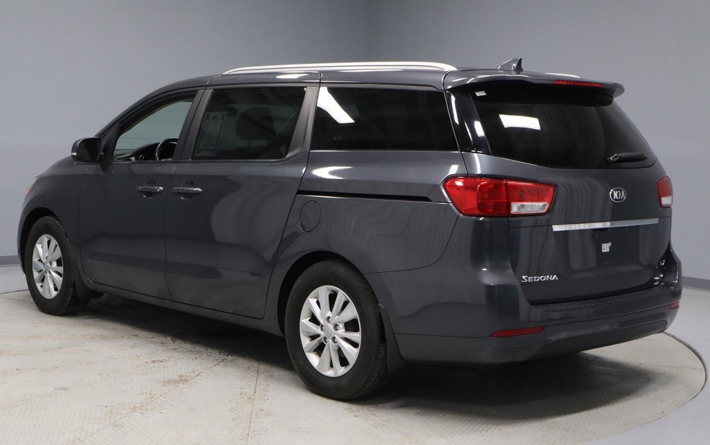 Used 2016 Kia Sedona LX image 7