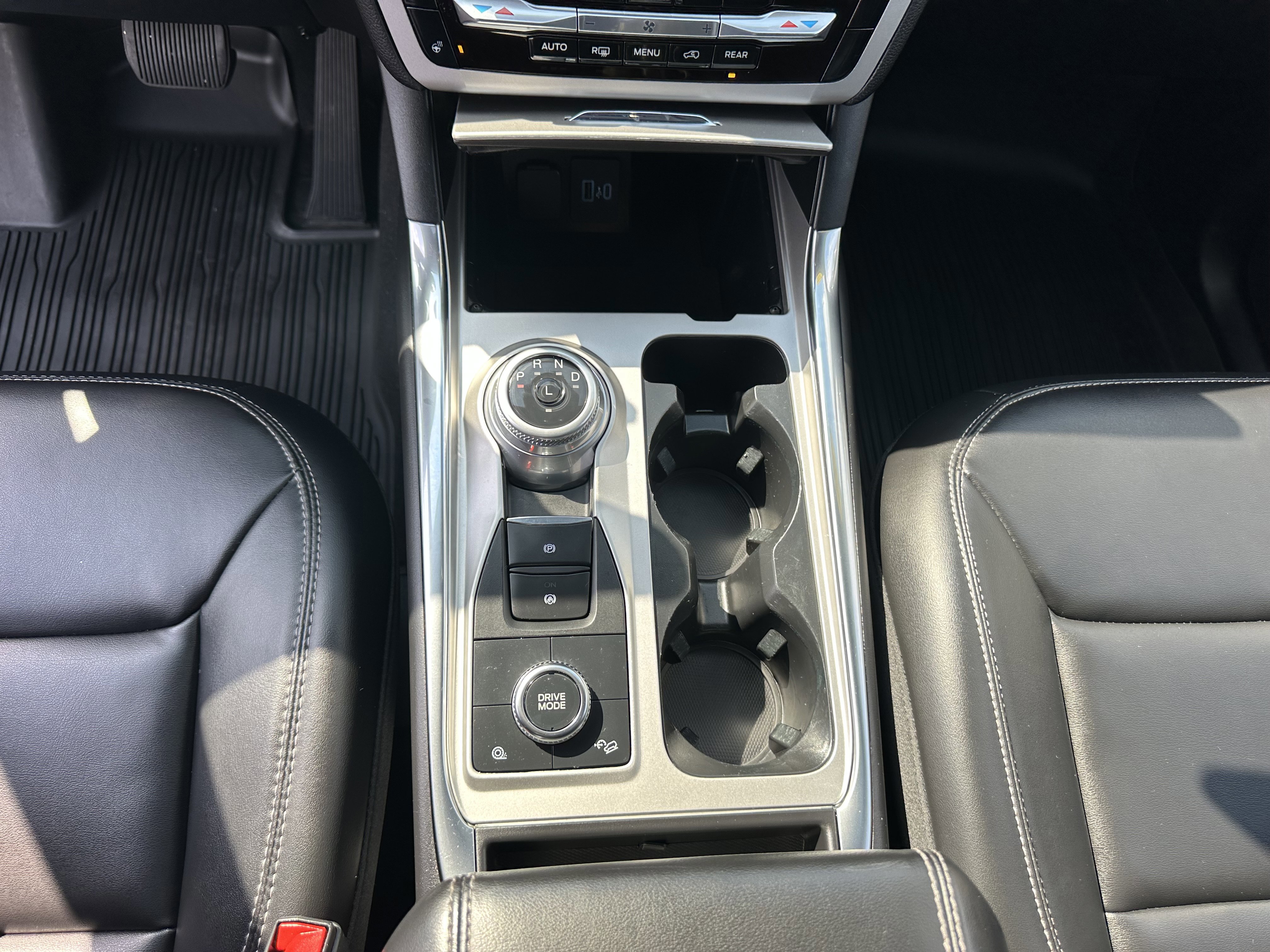 Certified 2022 Ford Explorer XLT w/ Equipment Group 202A image 15