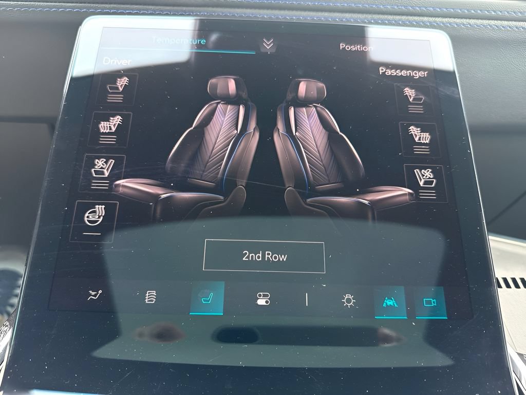 Used 2025 Cadillac Escalade IQ Luxury 1 AWD/4WD image 16