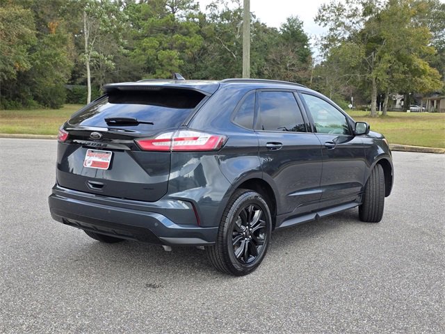 Used 2024 Ford Edge SE w/ Black Appearance Package image 5