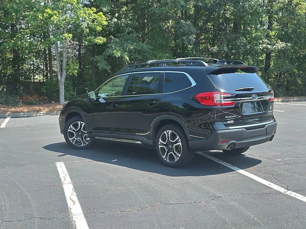 Used 2023 Subaru Ascent Limited w/ Technology Package AWD/4WD image 2