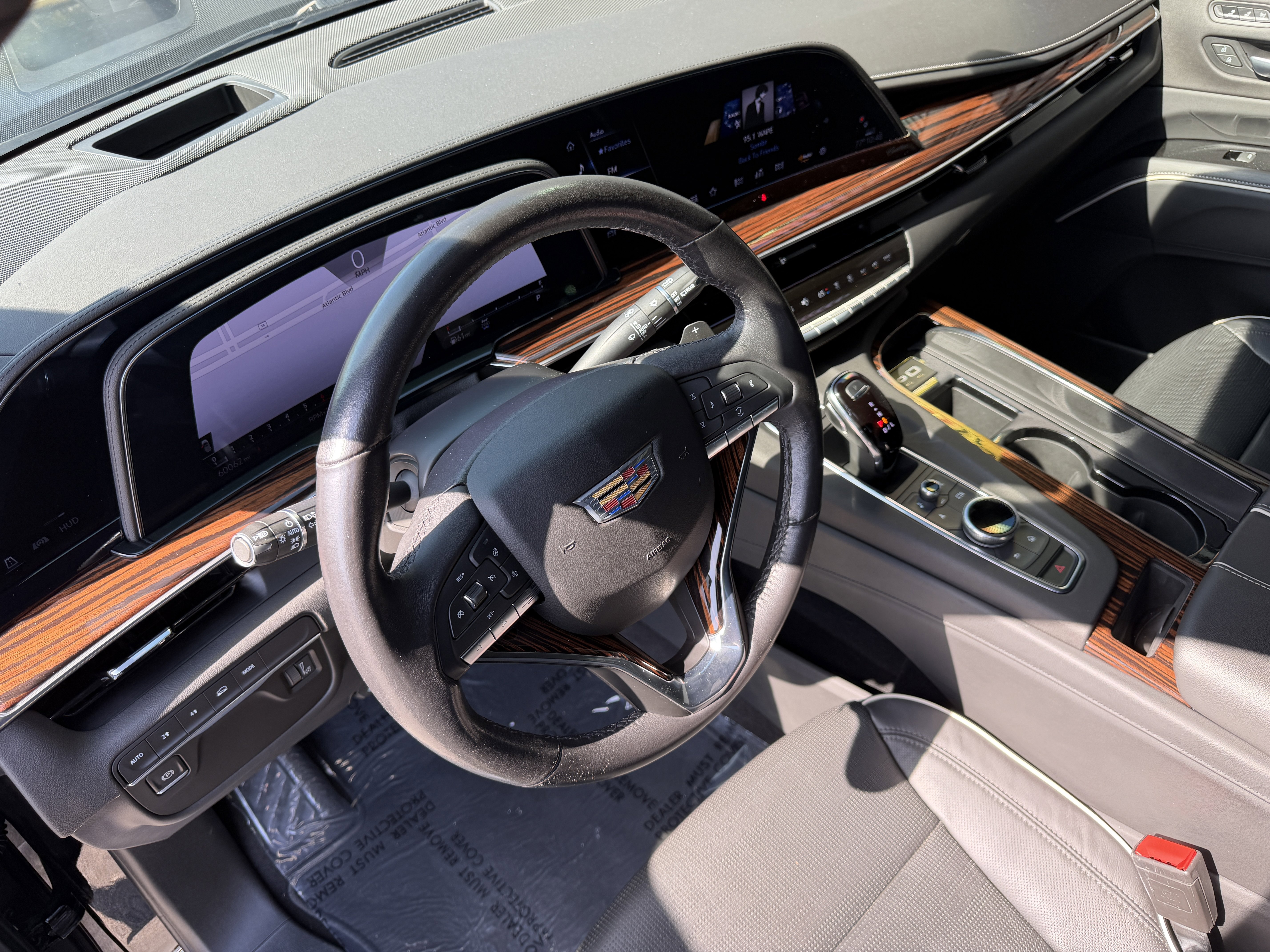 Used 2023 Cadillac Escalade Premium Luxury image 4