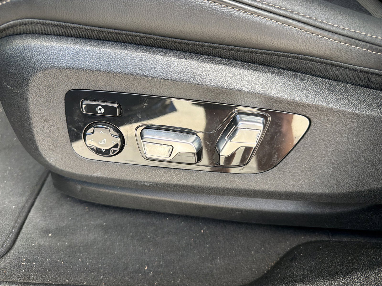Certified 2026 BMW X6 xDrive40i AWD/4WD image 25