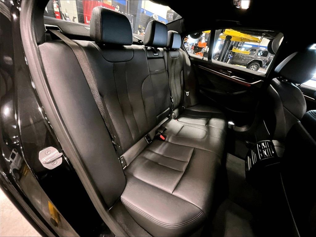 Used 2019 BMW 530i xDrive w/ Convenience Package AWD/4WD image 16
