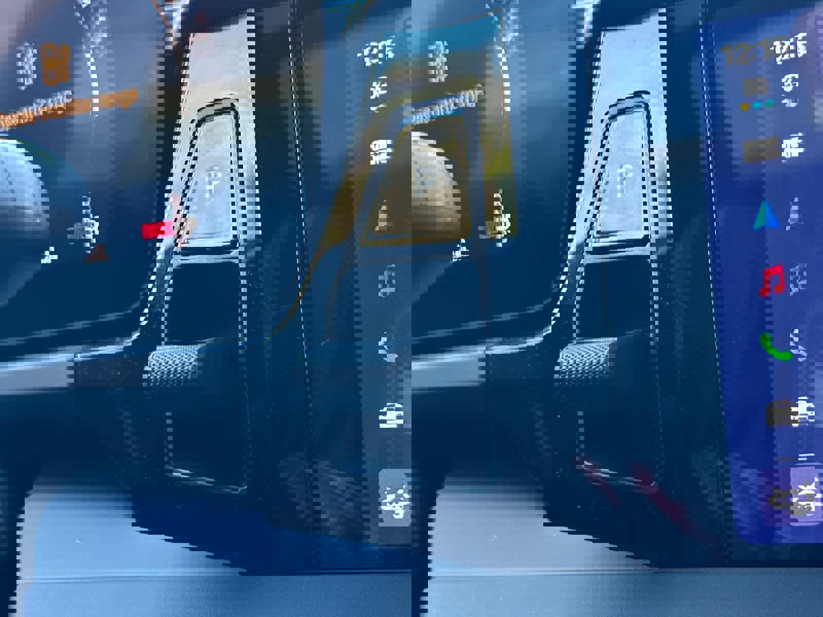 New 2026 Porsche Macan Electric RWD image 25