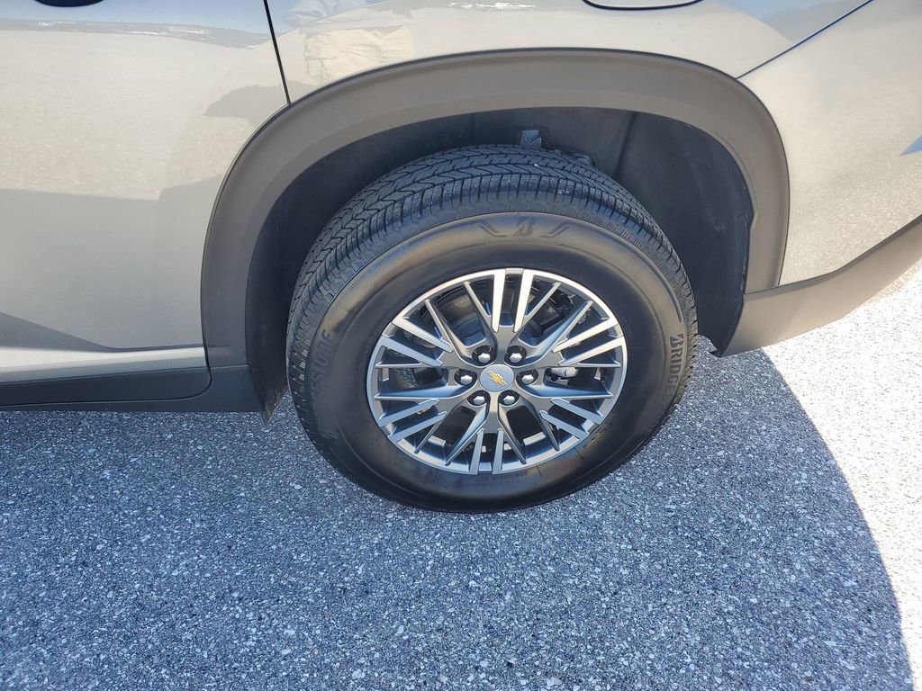 Used 2025 Chevrolet Traverse LT image 19
