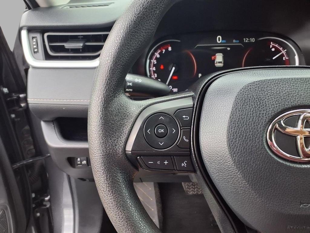 Used 2025 Toyota RAV4 XLE FWD image 11