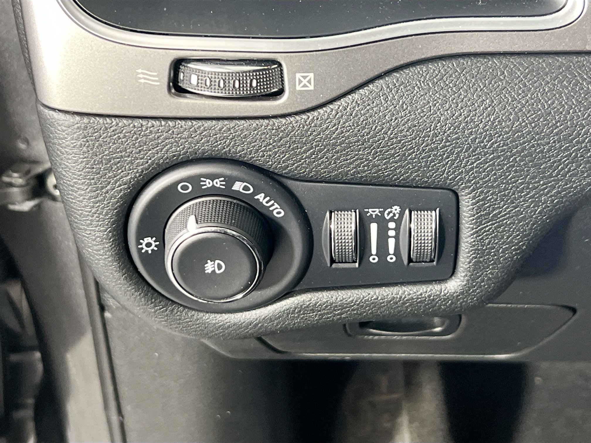 Used 2022 Jeep Cherokee Latitude Lux image 10