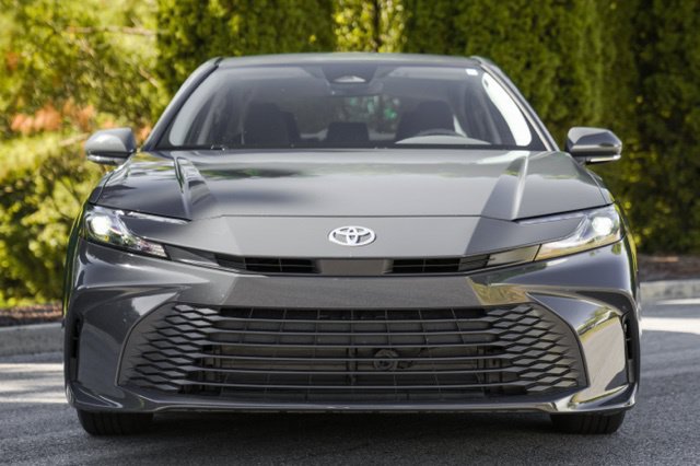 Used 2025 Toyota Camry LE w/ Convenience Package FWD image 14