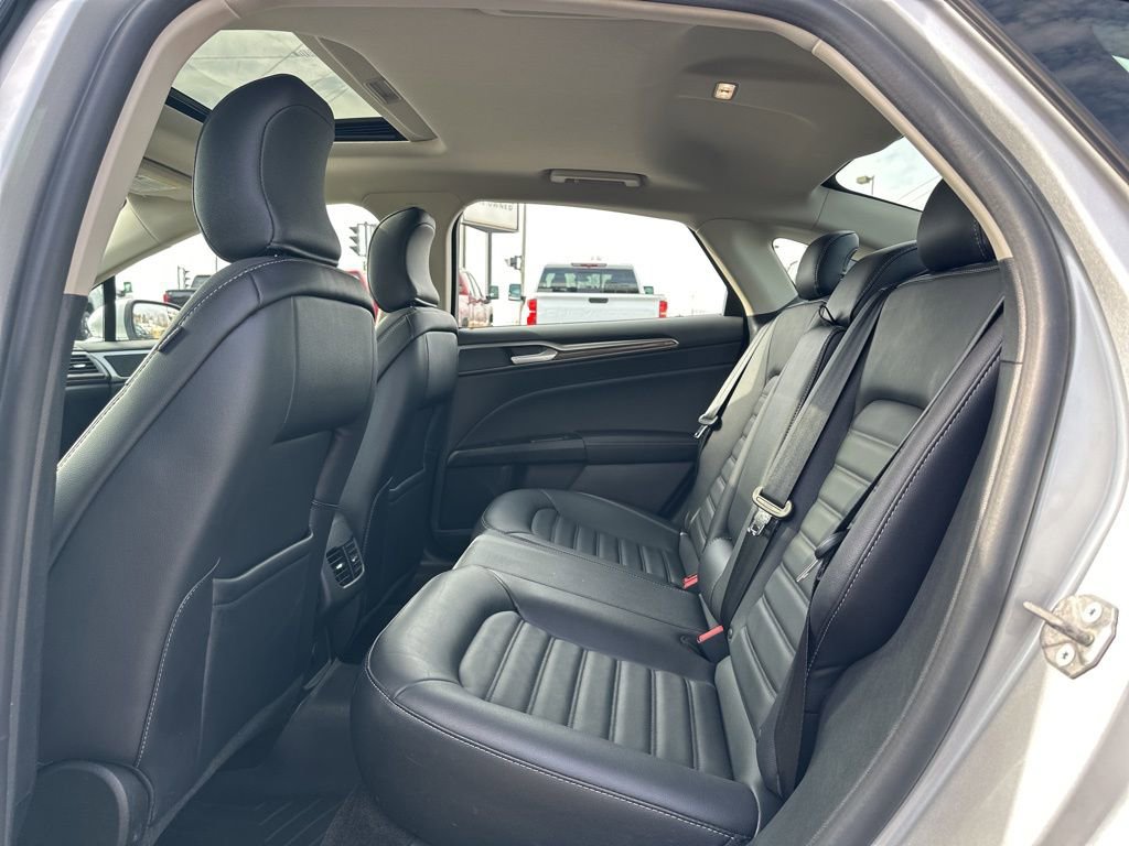 Used 2018 Ford Fusion SE w/ Fusion SE Technology Package image 9