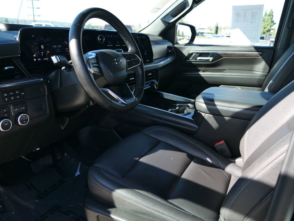 Used 2025 Chevrolet Suburban Z71 image 10