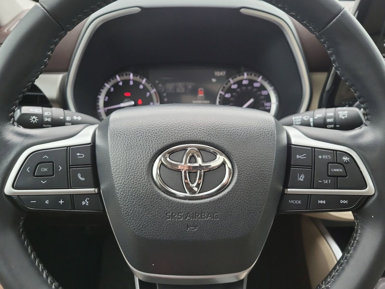Used 2022 Toyota Highlander XLE FWD image 11
