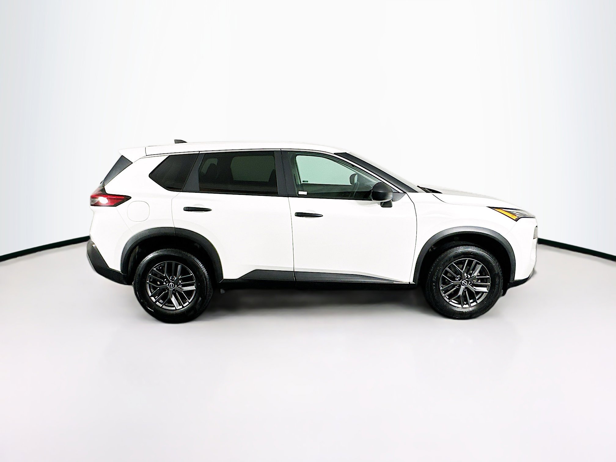 Used 2023 Nissan Rogue S image 10