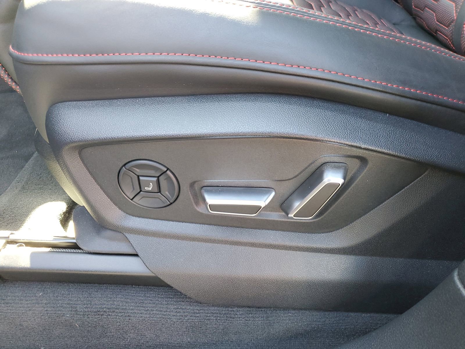 New 2025 Audi RS Q8 performance image 21