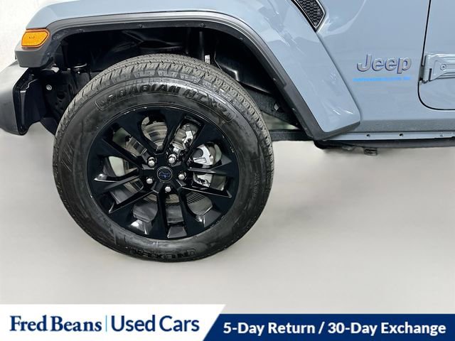 Used 2025 Jeep Wrangler Unlimited Sahara w/ Safety Group AWD/4WD image 32