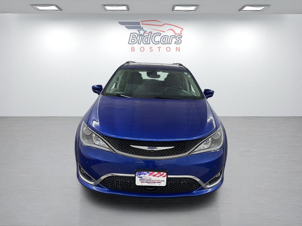 Used 2018 Chrysler Pacifica Touring-L Plus w/ Advanced Safetytec Group image 2