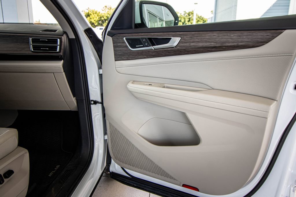 Used 2024 Volkswagen Atlas SEL Premium R-Line image 24