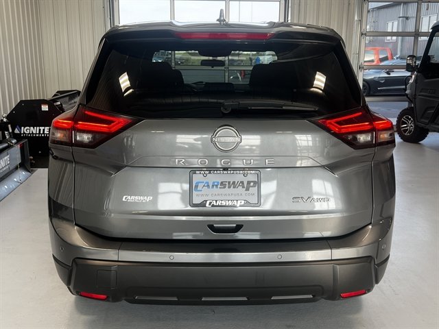 Used 2024 Nissan Rogue SV image 4