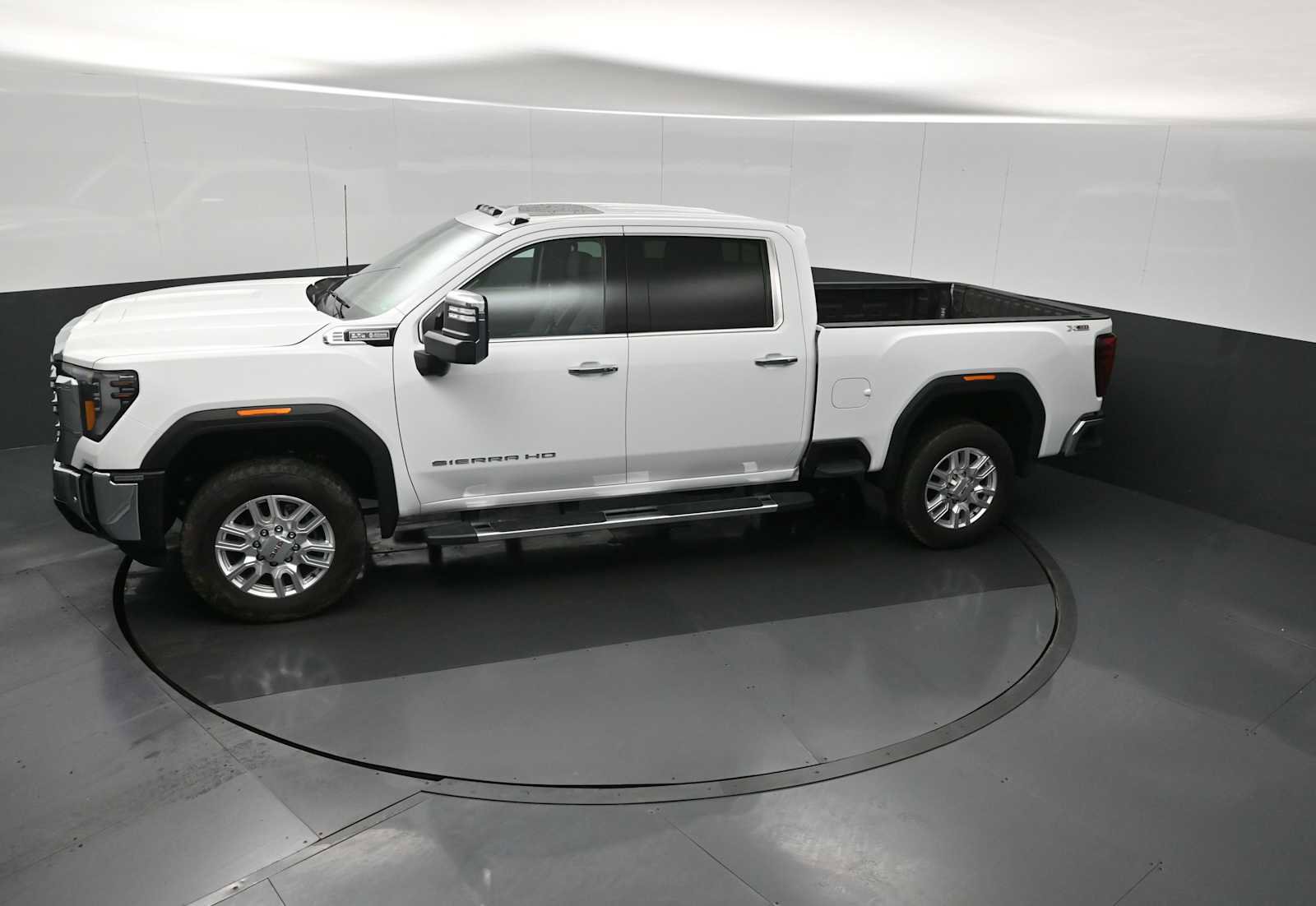 Used 2024 GMC Sierra 2500 SLT w/ SLT Premium Package image 18