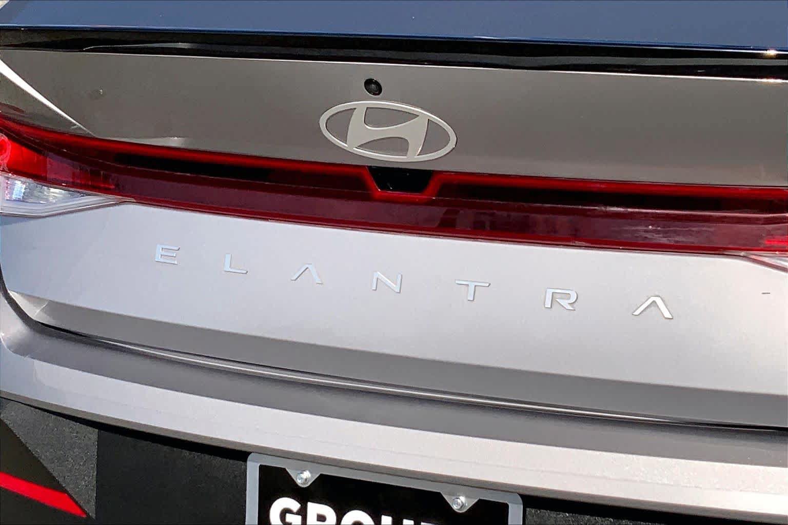 Used 2025 Hyundai Elantra Sport FWD image 26