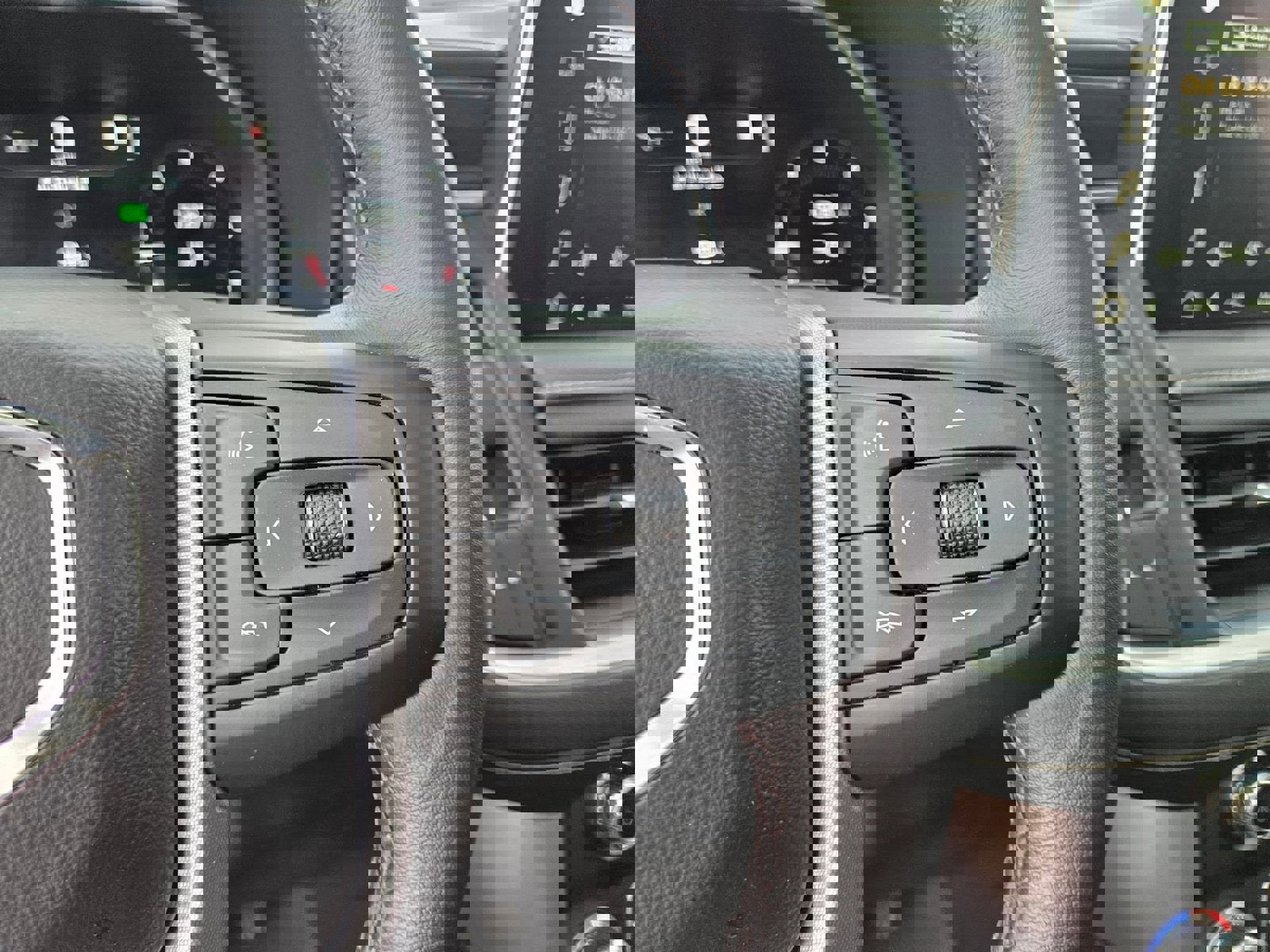 Used 2022 GMC Yukon SLT w/ SLT Luxury Package image 13