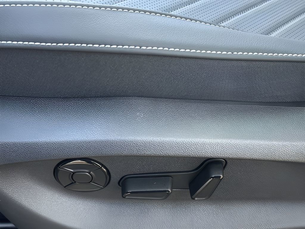 New 2026 Volkswagen Tiguan SE R-Line image 12