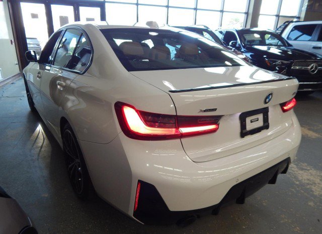 Used 2023 BMW 330i xDrive Sedan w/ M Sport Package image 9