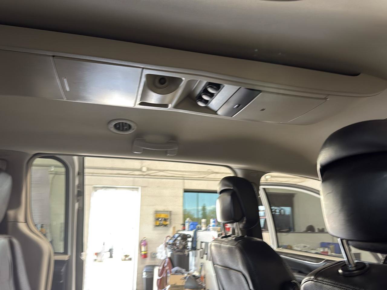 Used 2015 Chrysler Town & Country Touring FWD image 49
