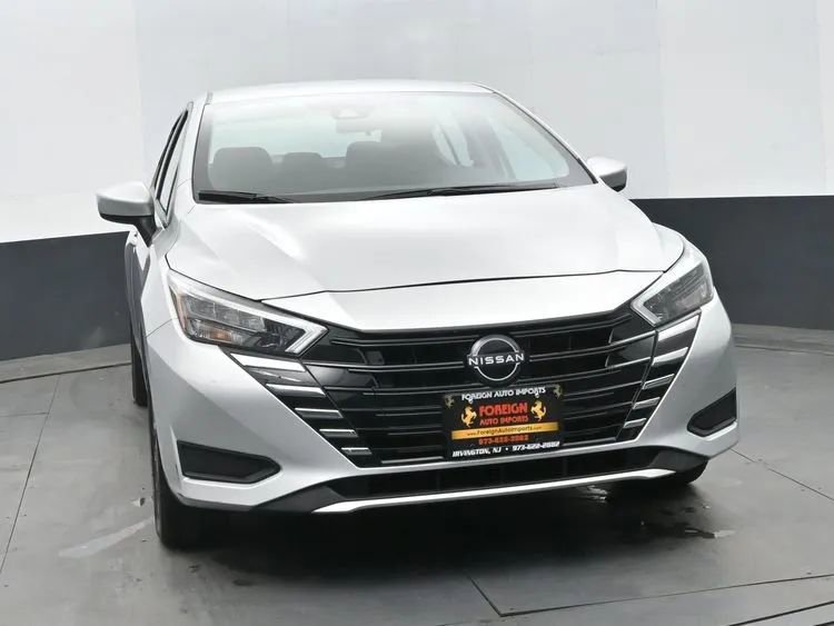 Used 2025 Nissan Versa SV FWD image 3