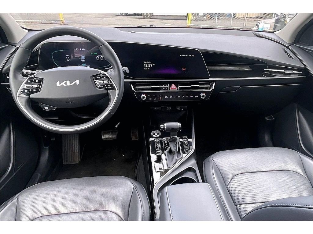 Used 2023 Kia Niro SX image 15