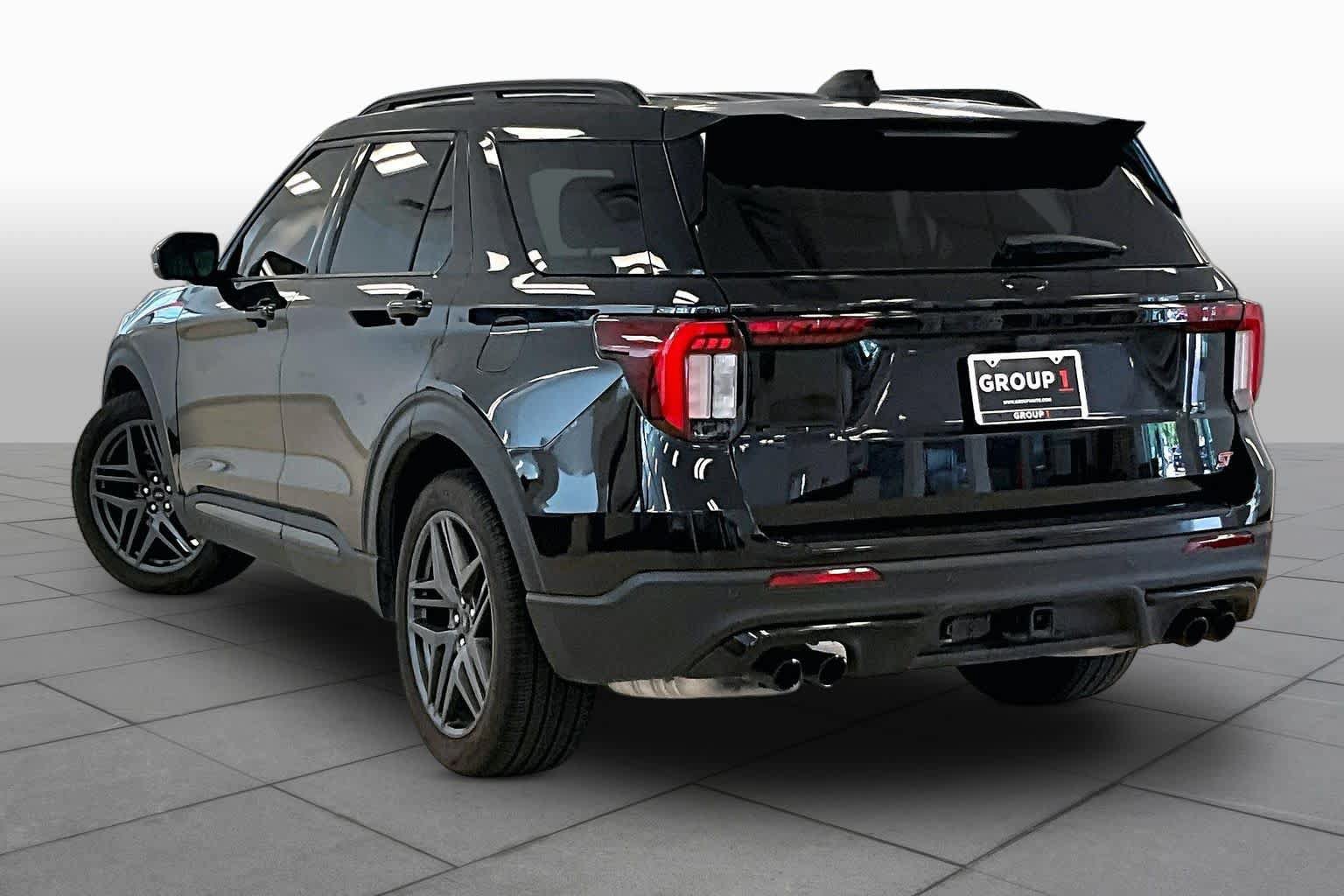 Used 2025 Ford Explorer ST AWD/4WD image 11