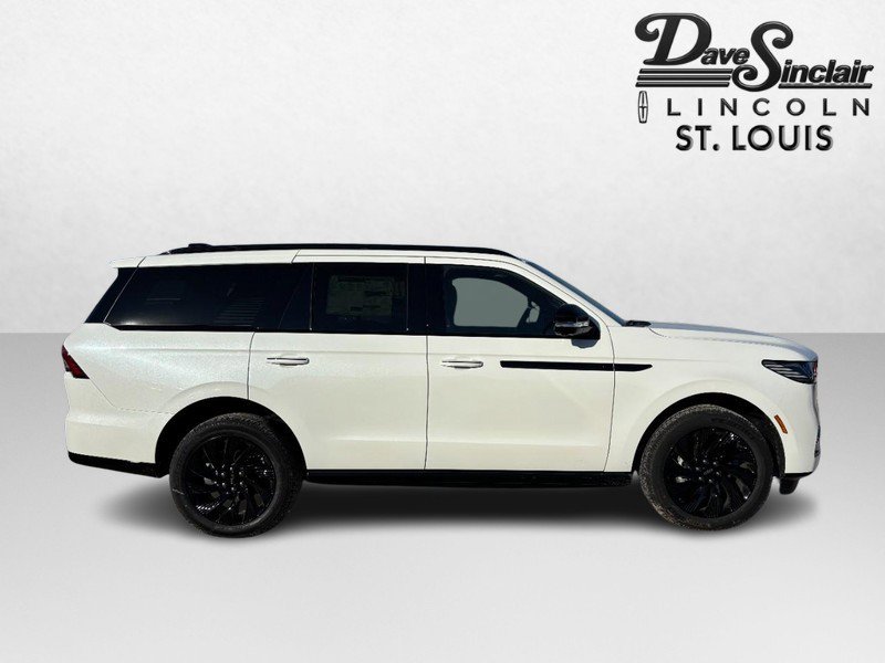 New 2025 Lincoln Navigator Reserve w/ Jet Appearance Package image 4