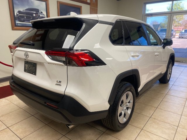 Used 2024 Toyota RAV4 LE AWD/4WD image 5