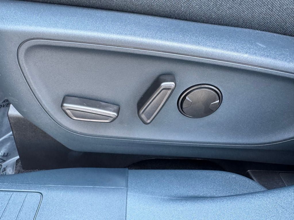 New 2025 Ford Maverick XLT w/ XLT Luxury Package FWD image 19