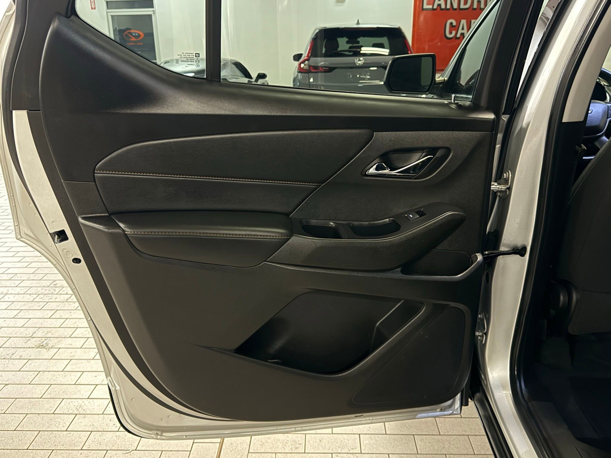 Used 2021 Chevrolet Traverse LS w/ LPO, Blackout Package FWD image 28