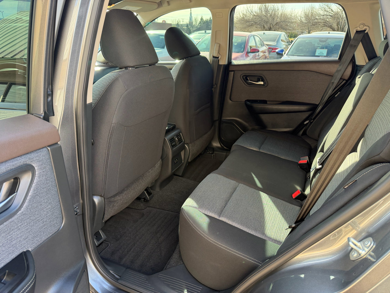 Used 2023 Nissan Rogue SV image 16