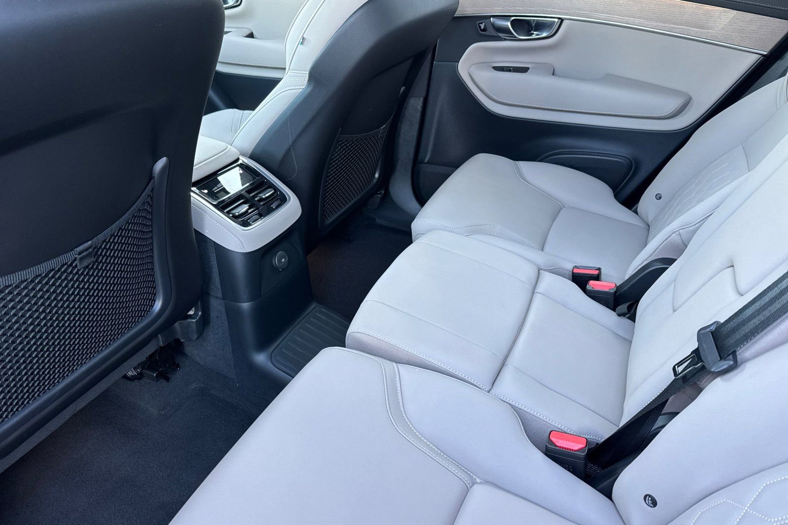 Certified 2026 Volvo XC90 T8 Plus w/ Protection Package Premier image 12