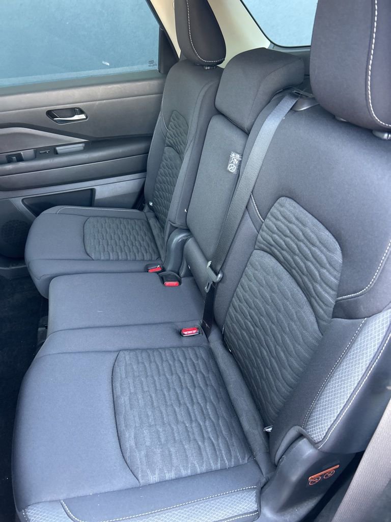 Used 2022 Nissan Pathfinder SV AWD/4WD image 12