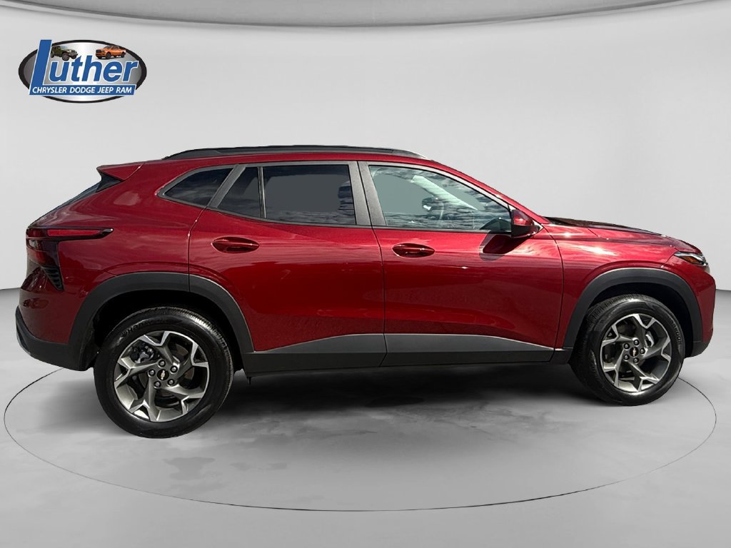 Used 2025 Chevrolet Trax LT FWD image 6