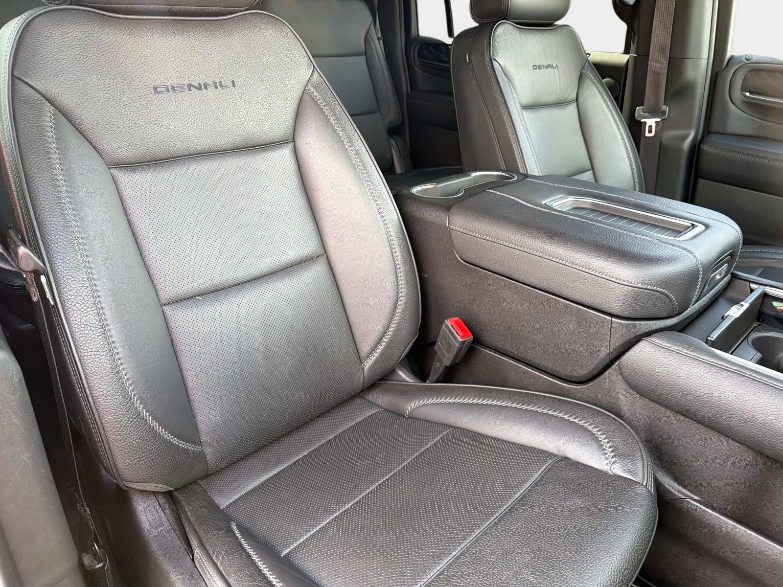 Used 2023 GMC Yukon XL Denali image 22