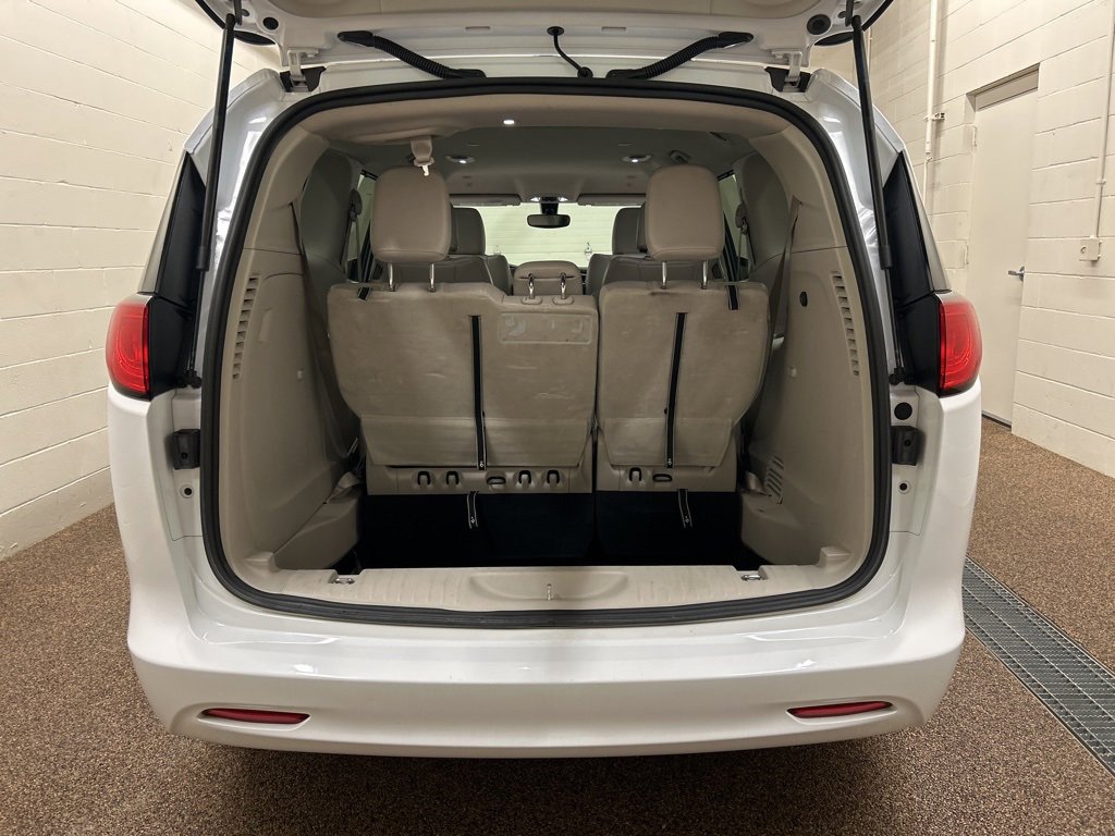 Used 2021 Chrysler Voyager Lxi image 14