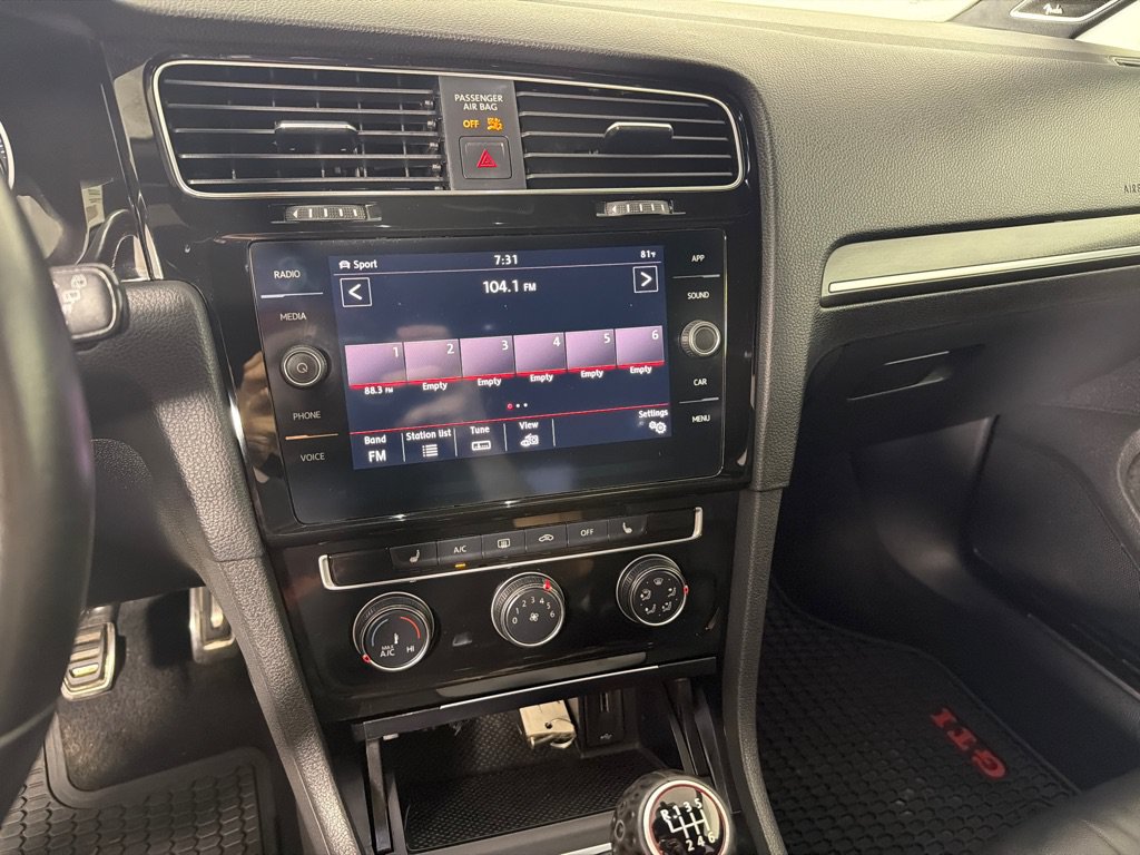 Used 2019 Volkswagen GTI SE FWD image 16