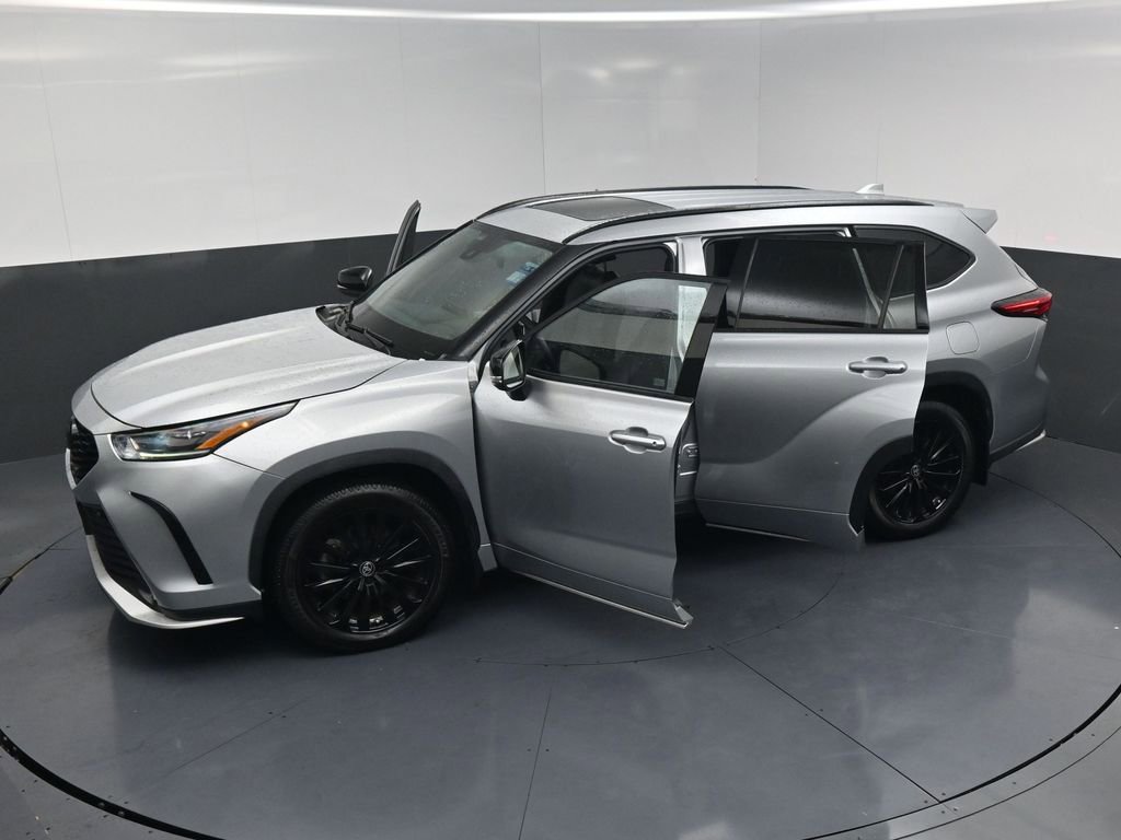 Used 2023 Toyota Highlander XSE FWD image 26
