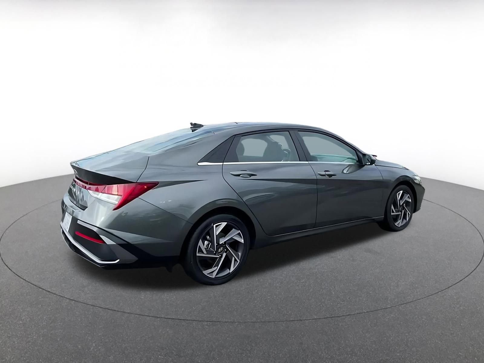 Used 2025 Hyundai Elantra SEL image 15