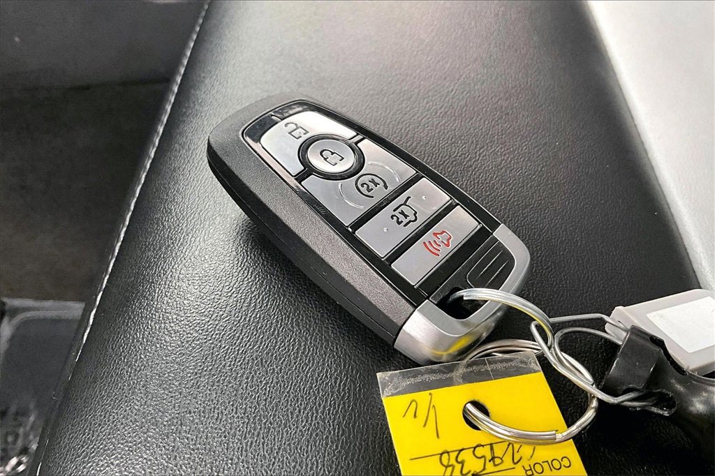 Used 2022 Ford Explorer XLT w/ Equipment Group 202A image 11