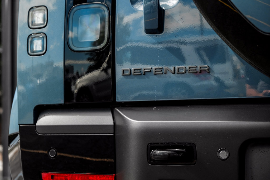 New 2026 Land Rover Defender 110 X-Dynamic SE AWD/4WD image 8
