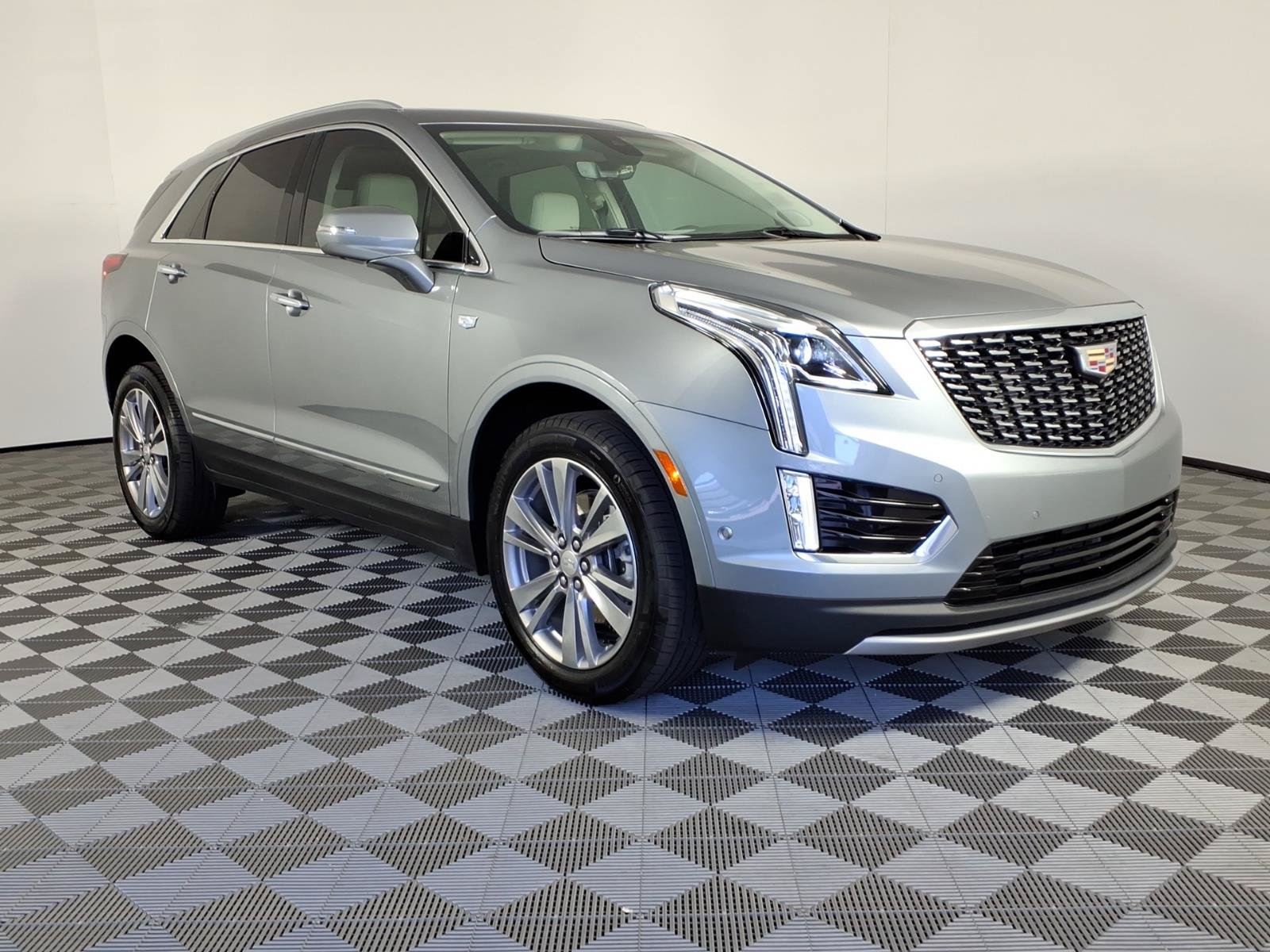 Certified 2024 Cadillac XT5 Premium Luxury w/ Technology Package FWD image 6