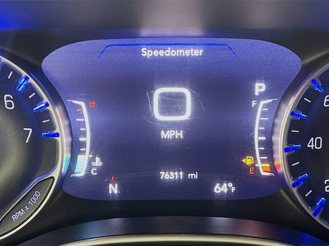 Used 2022 Chrysler Pacifica Touring-L image 15